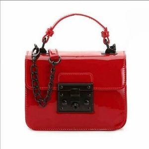 BRAND NEW, PATENT RED STEVE MADDEN CROSSBODY!